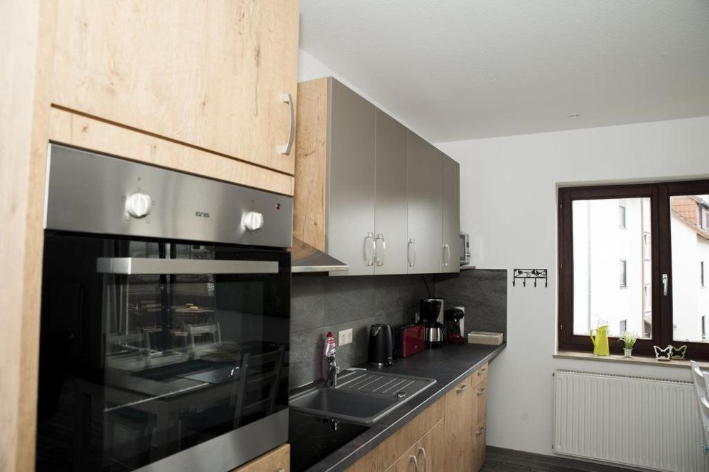 Exklusive Ferienwohnung Mit Balkon, 2 Schlafzimmer Im Haus Sertuerner Einbeck Luaran gambar